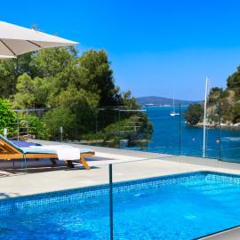 VILLA PHILIPPA - luxurious five-room villa - idyllic location - first row to the sea - spectacular view of the sea bay - unforgettable sunsets - 15 minutes from Supetar ferry port - free parking - private heated pool