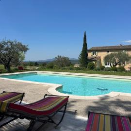 Au Clair Ventoux B & B - SPA: Saint-Didier şehrinde bir otel