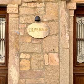 Olive House – hotel w mieście Polichnítos