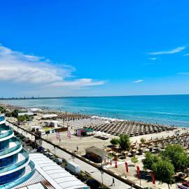 WHITE TITANIC LUXURY Sea View & Studios