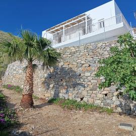 Alpha Beta, Hotel in Marioú
