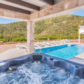 Villa Javier Sayalonga by Ruralidays, Hotel in Sayalonga