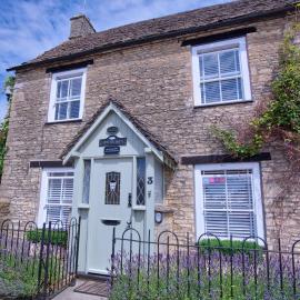 Beautiful Cottage in Picturesque Cotswolds Village