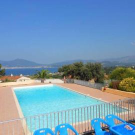 T2 log entier Porticcio 35m piscine-mer-resto 400m, hotel in Grosseto-Prugna