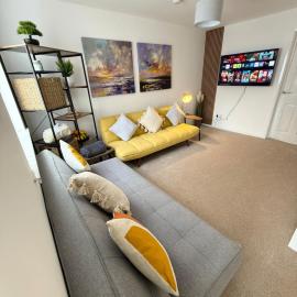 Lovely 2 Bed End Terrace - Private Parking - Garden