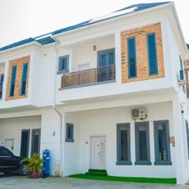 Lekki 3 Bedrooms Furnished Home Ensuite Stylish & Comfortable، فندق في ليكى