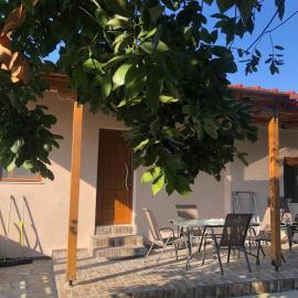 Spacious New apartment near the sea!, hotel in Nea Skioni