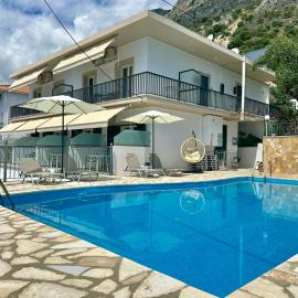Vladimiros Apartments, hotel em Barbati