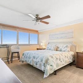 Beachfront 2-Bedroom Condo at Atlantis Building, Ocean City Ocean Views & Pool Access: Ocean City şehrinde bir otel