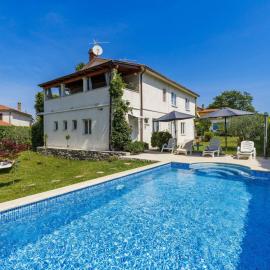 Holiday Home Palma by Interhome, hotell i Karojba