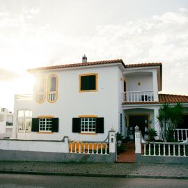 SURFinn Algarve, hotel in Aljezur