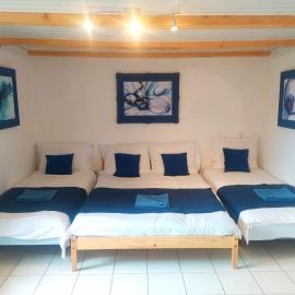 The Hidden Gem, 1 bedroom, 1 living room, 4 beds, Sleeps 5