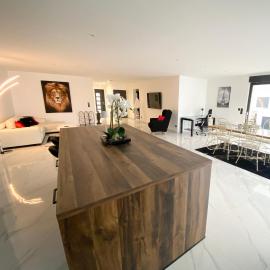 Villa Princesse neuve & grand standing !, hotel en Valmont