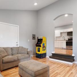 Beautifull Whole House! Walk to Niagara Falls! 4 Bedroom Home