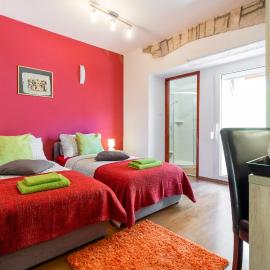 Top Center Room & Apartment