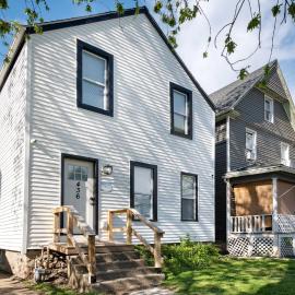 7 Bedroom House! Walk to Niagara Falls! New Whole House, מלון בניאגרה פולס