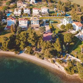 Villa Sapphire BeachFront Eretria, hotel in Eretria
