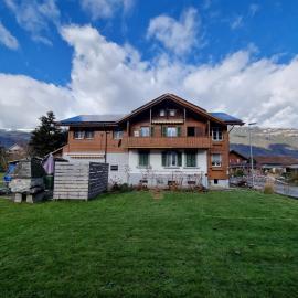 Family-friendly apartment with Alpine view, ξενοδοχείο σε Matten
