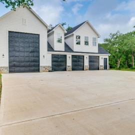 6 Mi to Lake Somerville: Barndominium on 20 Acres, hotelli kohteessa Somerville