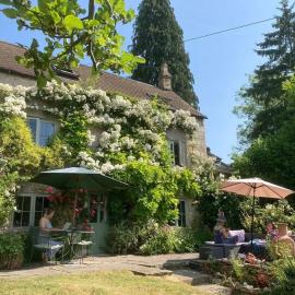 Charming Escape - Dog-Friendly Writer's Stone Cottage in the Stroud Valleys