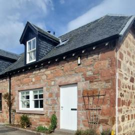 North Coast Property - Avoch Beach House - Luxury house with sea views