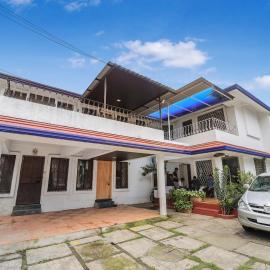 3BHK with Pool - Dream Habitat by Universe Villas