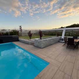 Ferienhaus mit privatem Pool、ゾルタウのホテル