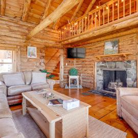 Furnished Deck + Views: Walpole Cabin Retreat โรงแรมในWalpole