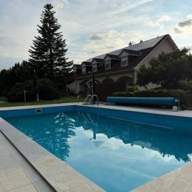 Panzió Pér, hotel en Pér