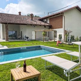 Holiday Home Cascina Luscai by Interhome, hotel v destinácii Novello