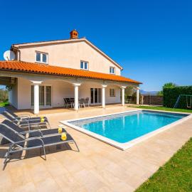 Holiday Home Kikaana by Interhome