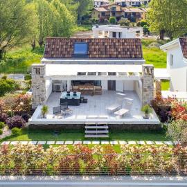 Vasca idromassaggio privata - Gardalake Luxury Penthouse, hotel in Padenghe sul Garda