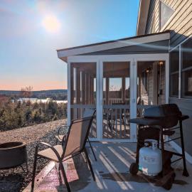 Acadia Sunset Fishing Cabin #3 family beach fire pit、Sullivanのホテル