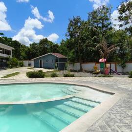 Ideal with a Jacuzzi, pool, hotel u gradu 'Colorado'