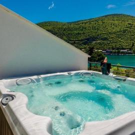 Mokos Modern Suite with Sea View and Jacuzzi
