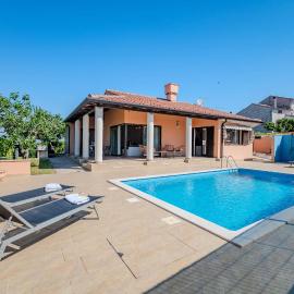 Stunning Home In Buje