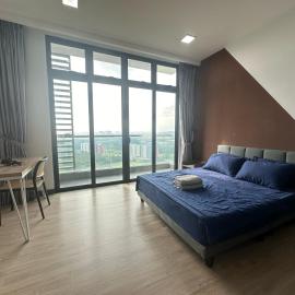 Green haven Studio unit with balcony and WiFi Netflix, hotel i Masai