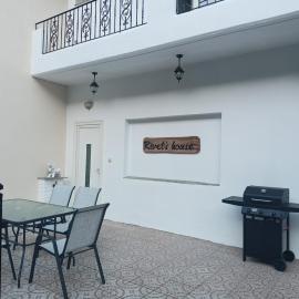 Rivet's house, מלון בזגורה