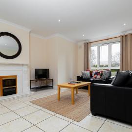 Gort Na Coiribe - Galway Lakeside Apartments, Hotel in Galway