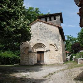 Maison typique à coté d'une église du XIIeme, hôtel à Ribérac