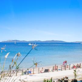 Hyères Plage Bona 1 chambre lit superposés Parking Wifi Pieds dans l'eau BY HC