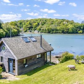 Water Edge Boathouse - On the River Dart