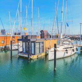 Hausboot - Meeresbrise, hotel in Heiligenhafen