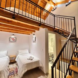 Gogo Moustache Guest House, hotel i Përmet