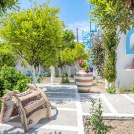 PERIVOLI 4-CHORA(5min away from the center by car), hotel in Agkidia