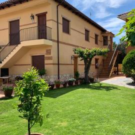 Apartamentos los Olivos, hotel in Valencia de Alcántara