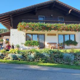 Ferienwohnung Franz Jägershof 27, hotel in Neukirchen beim Heiligen Blut