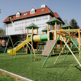 Aqua Hotel, hotel v destinaci Gyula