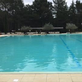 Bastidon provençal dans domaine naturiste avec accès gratuit parc aquatique
