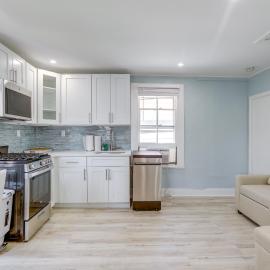 2 Blocks to Beach: Sunny Ocean Grove Apartment, hotel en Ocean Grove